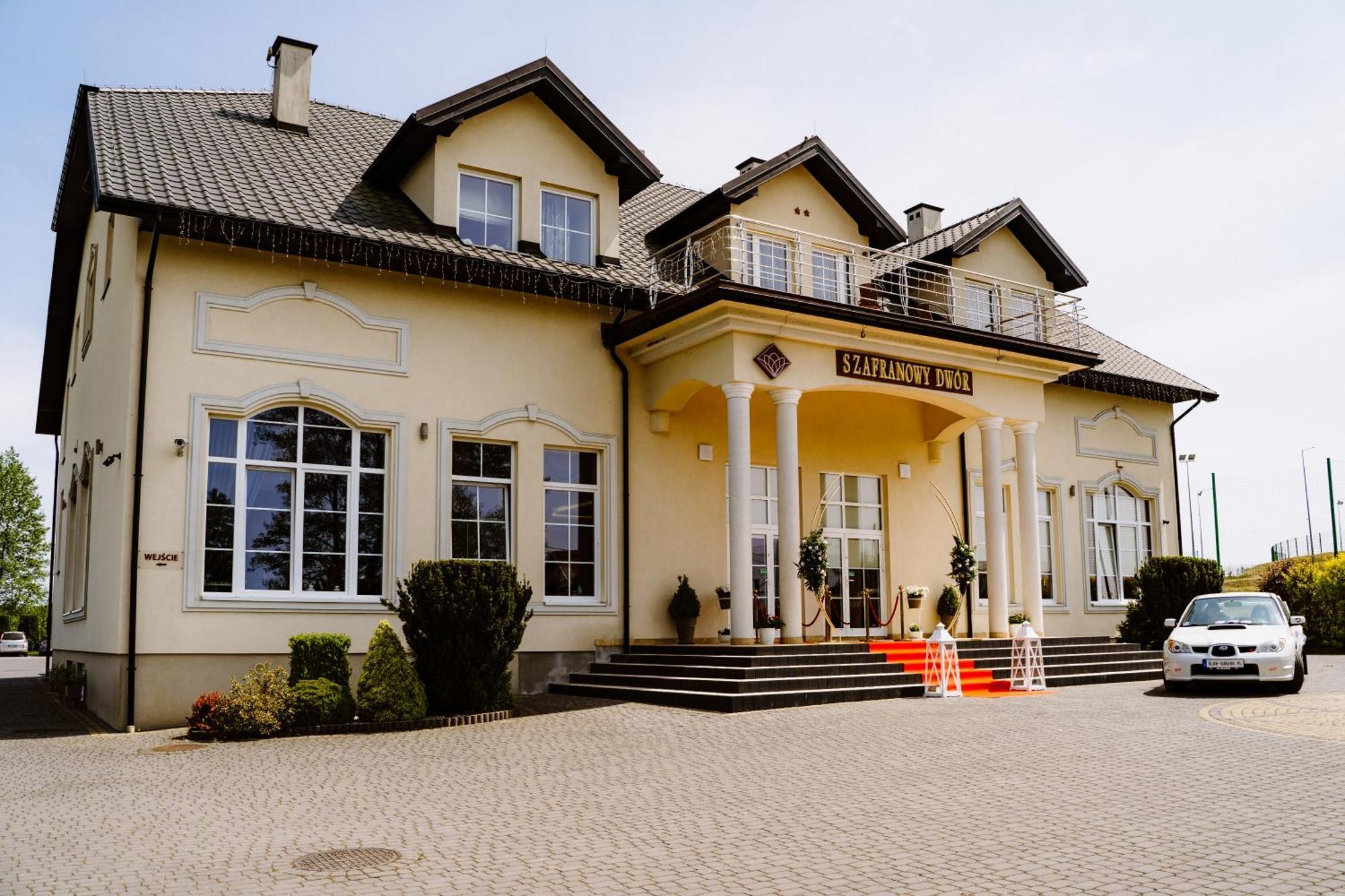 Szafranowy Dwor Hotel Strawczyn Eksteriør billede